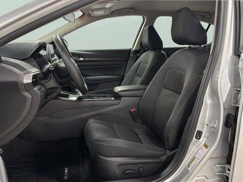 Used 2025 Nissan Altima 2.5 SV FWD image 16