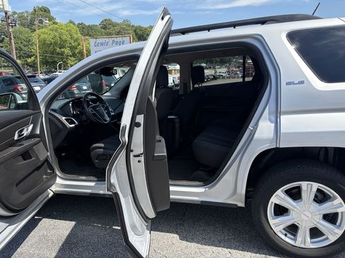 Used 2017 GMC Terrain SLE w/ Technology Package image 16