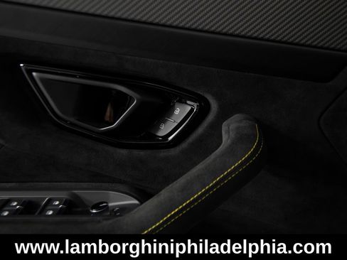 Used 2024 Lamborghini Urus Performante AWD/4WD image 11