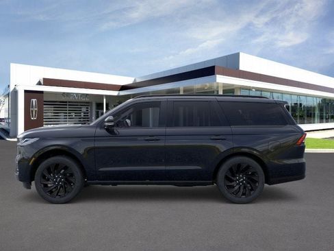 New 2026 Lincoln Navigator Reserve w/ Jet Appearance Package image 3