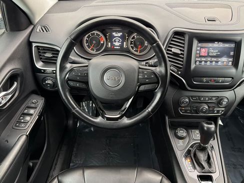 Used 2021 Jeep Cherokee Latitude Plus AWD/4WD image 16