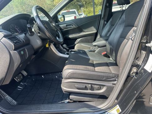Used 2017 Honda Accord Sport image 13