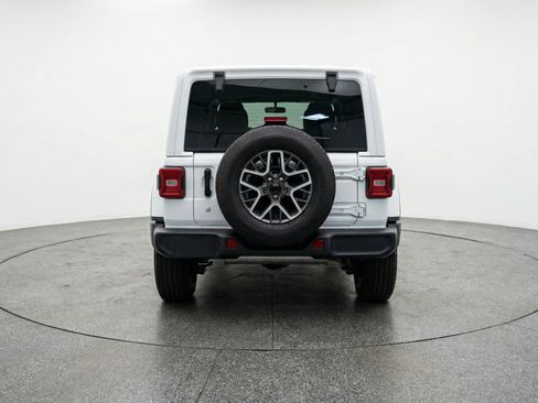 Used 2025 Jeep Wrangler Unlimited Sahara AWD/4WD image 7