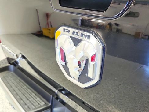 Used 2020 RAM 1500 Laramie AWD/4WD image 16