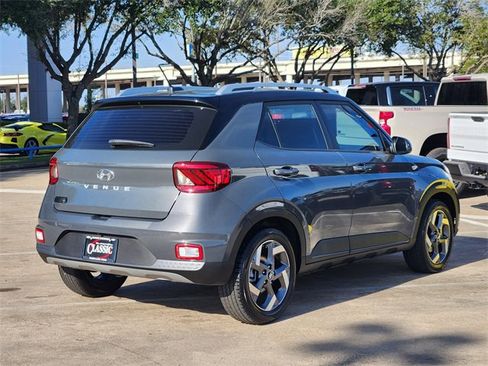 Used 2025 Hyundai Venue Limited image 7