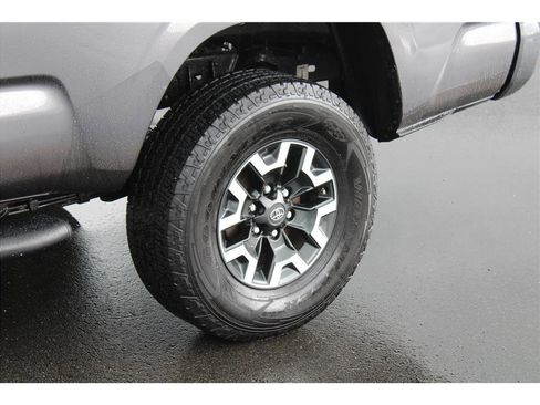 Used 2017 Toyota Tacoma SR5 RWD image 6