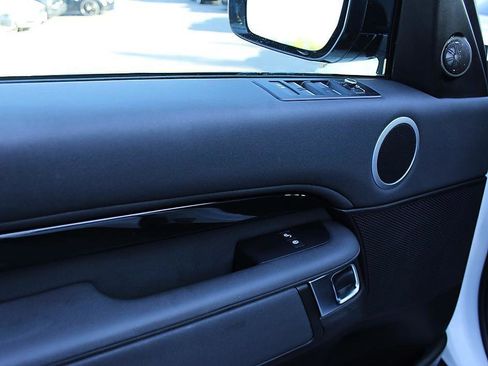 Used 2017 Land Rover Discovery SE AWD/4WD image 10