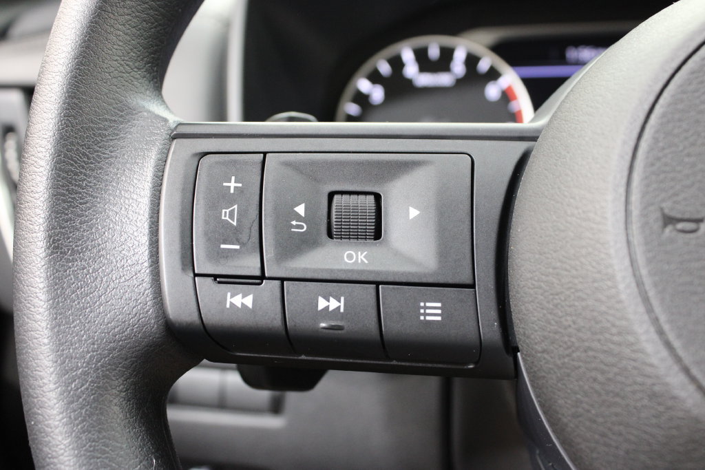 Used 2024 Nissan Rogue SV AWD/4WD image 25