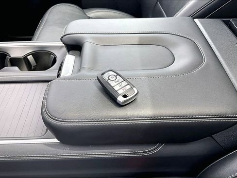Used 2025 Ford Expedition Max Platinum AWD/4WD image 10