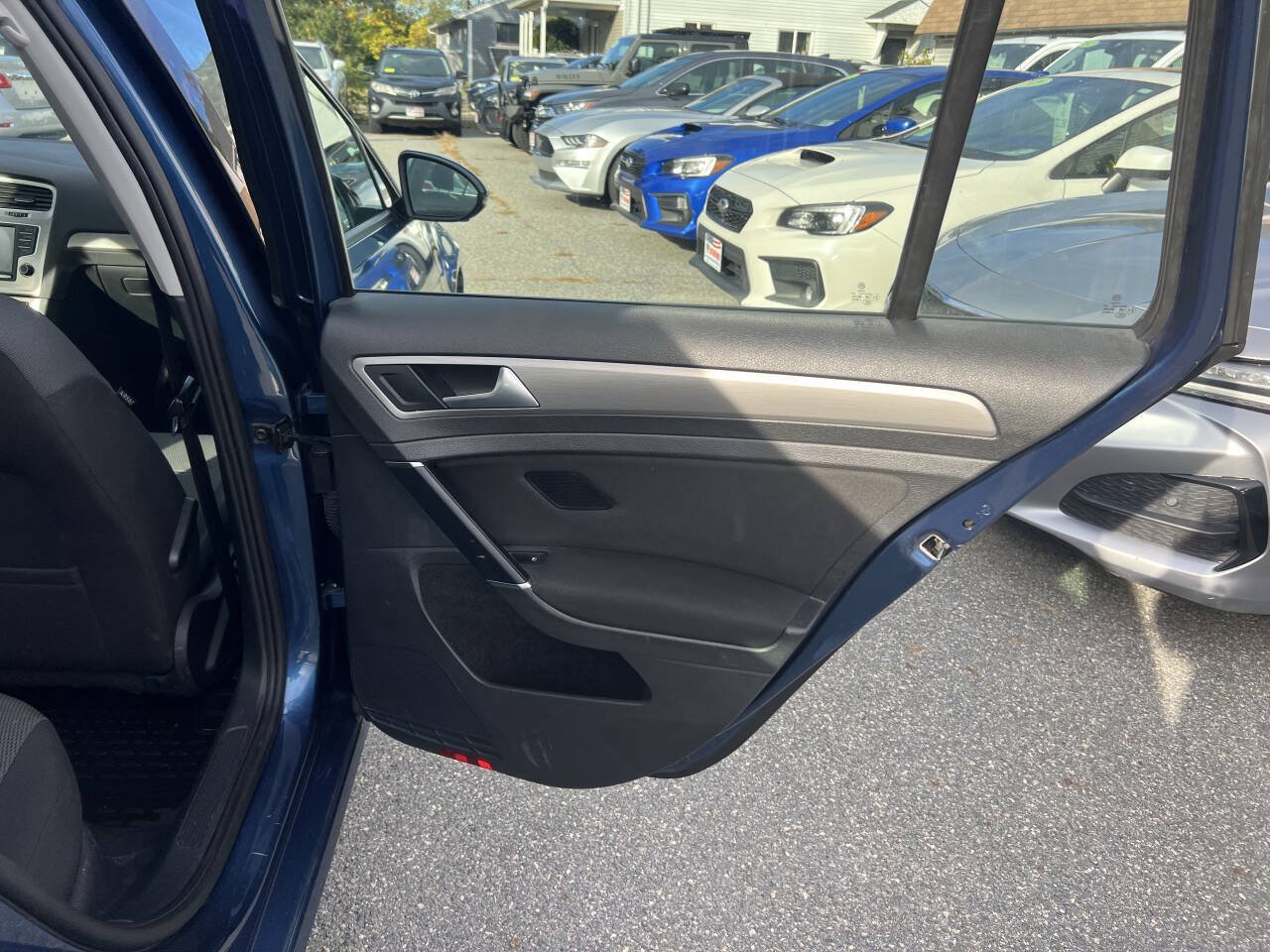 Used 2017 Volkswagen Golf S AWD/4WD image 16
