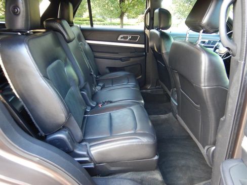 Used 2016 Ford Explorer XLT w/ Equipment Group 202A AWD/4WD image 23