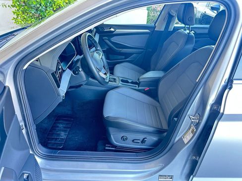 Used 2025 Volkswagen Jetta SE image 27