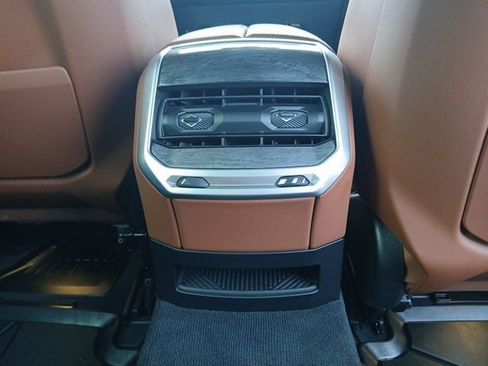 Used 2024 BMW 760i xDrive w/ Premium Package 2 image 14