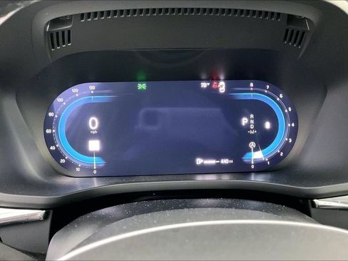 Used 2025 Volvo XC60 B5 Plus image 29