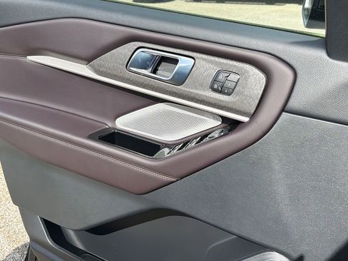 New 2026 Ford Explorer Platinum image 5