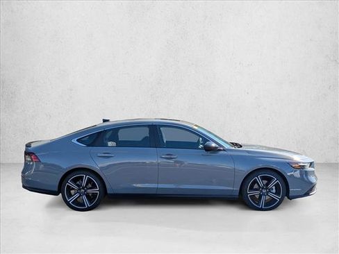 Used 2025 Honda Accord Sport image 4