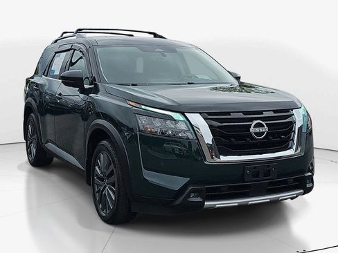 Used 2025 Nissan Pathfinder SL w/ SL Premium Package FWD image 3