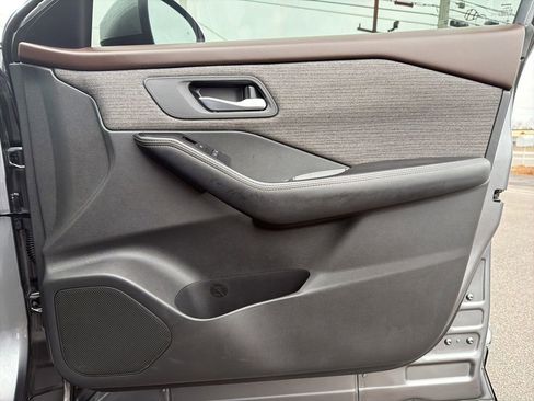 Used 2021 Nissan Rogue SV image 22