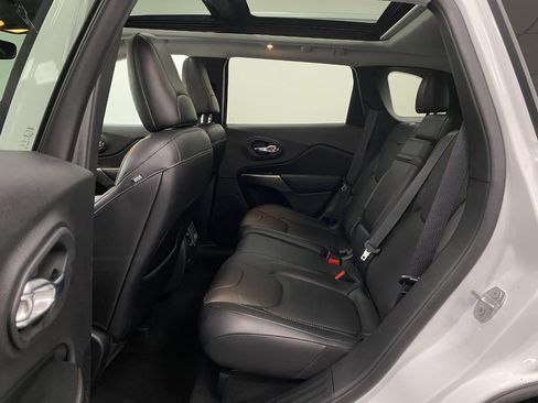 Used 2019 Jeep Cherokee Limited w/ Luxury Group AWD/4WD image 28