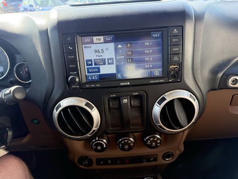 Used 2011 Jeep Wrangler Sahara w/ Dual Top Group AWD/4WD image 20