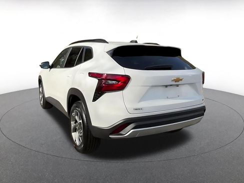 Used 2025 Chevrolet Trax LT FWD image 11