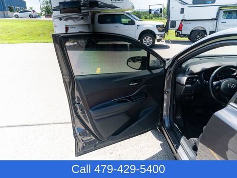 Used 2019 Toyota C-HR Limited FWD image 13