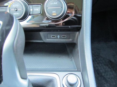 Used 2022 Volkswagen Jetta SE image 69