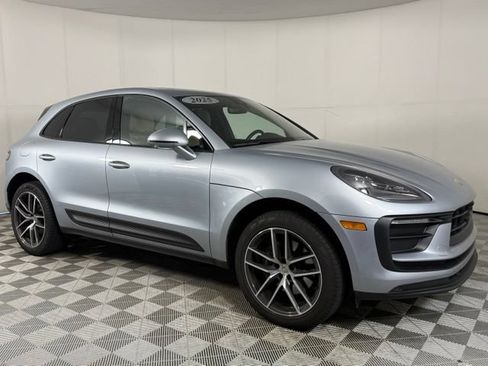 Used 2025 Porsche Macan AWD/4WD image 9