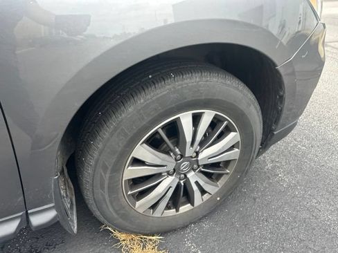 Used 2018 Nissan Pathfinder S AWD/4WD image 11