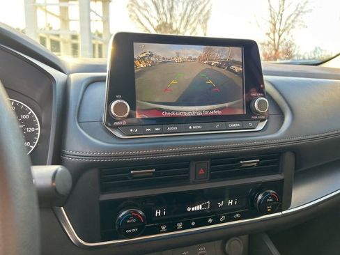 Used 2023 Nissan Rogue SV image 23