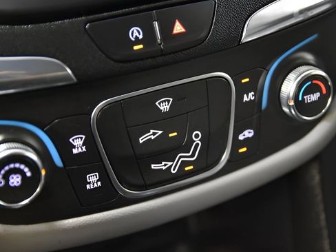 Used 2023 Chevrolet Equinox LS AWD/4WD image 27