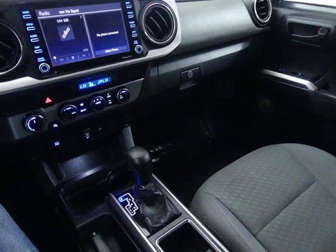 Used 2021 Toyota Tacoma SR5 AWD/4WD image 12