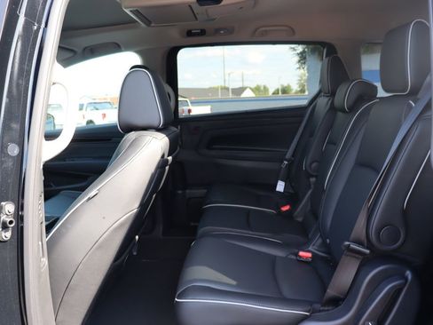 Used 2026 Honda Odyssey Touring image 11
