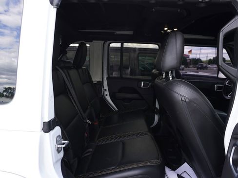 Used 2021 Jeep Wrangler Unlimited Sahara AWD/4WD image 7