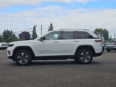 Used 2022 Jeep Grand Cherokee Limited 4xe w/ Luxury Tech Group II AWD/4WD image 3