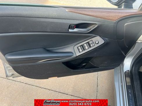 Used 2019 Toyota Avalon XLE w/ Moonroof Package image 11