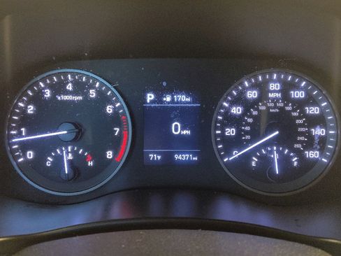 Used 2021 Hyundai Tucson Value FWD image 23