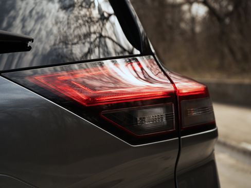 Used 2021 Nissan Rogue SV image 13