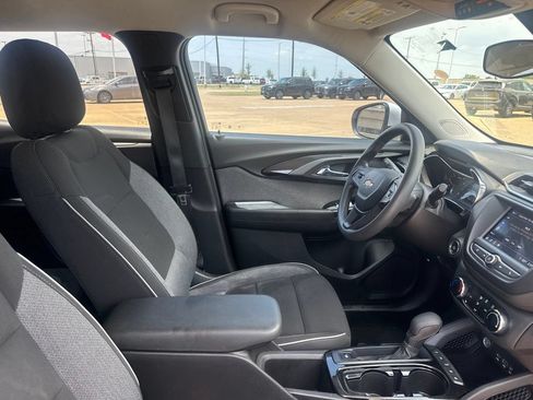 Used 2022 Chevrolet TrailBlazer LT w/ Confidence II Package FWD image 28