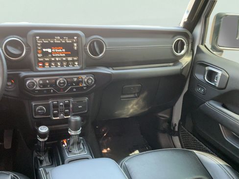 Used 2023 Jeep Wrangler Unlimited Sahara w/ Cold Weather Group AWD/4WD image 16