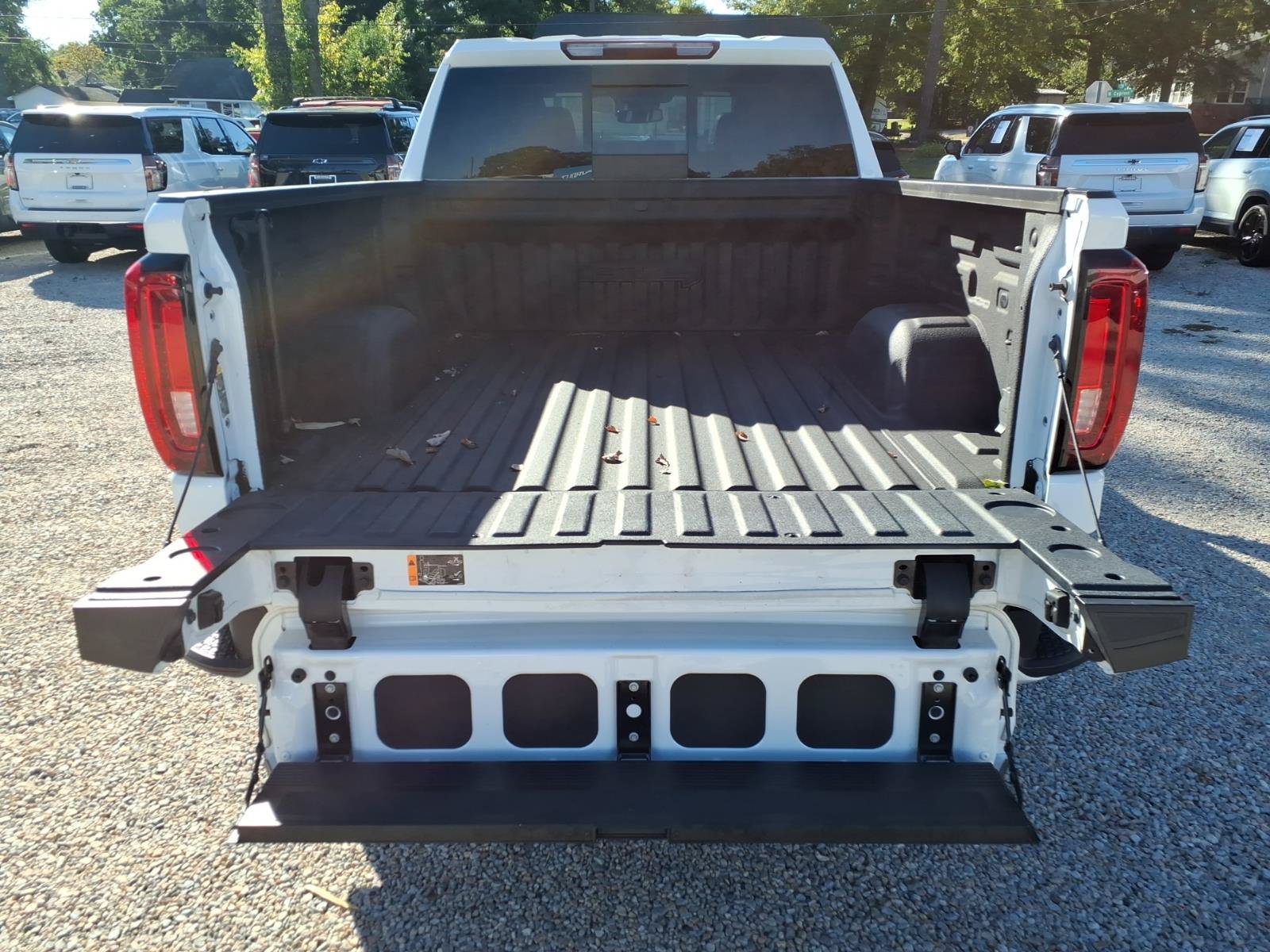 Used 2022 GMC Sierra 1500 AT4 w/ AT4 Preferred Package AWD/4WD image 7