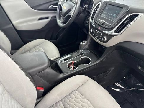 Used 2018 Chevrolet Equinox LS FWD image 23