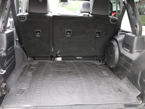 Used 2021 Jeep Wrangler Unlimited Rubicon AWD/4WD image 28