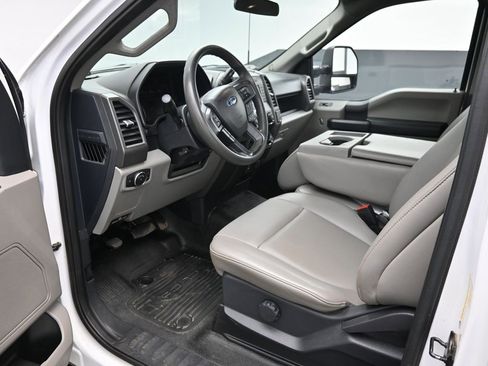 Used 2022 Ford F250 XL w/ Power Equipment Group image 10