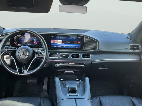 Used 2024 Mercedes-Benz GLS 450 4MATIC image 9