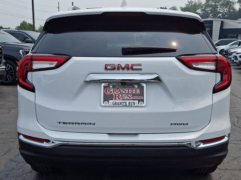 Used 2024 GMC Terrain SLT AWD/4WD image 5