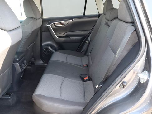 Used 2025 Toyota RAV4 XLE AWD/4WD image 8