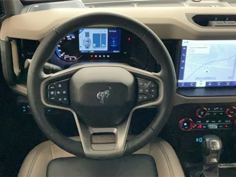 Used 2023 Ford Bronco Wildtrak image 4