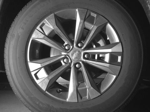 Used 2025 Chevrolet Equinox LT FWD image 13