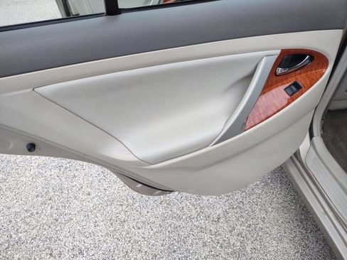 Used 2009 Toyota Camry FWD image 16